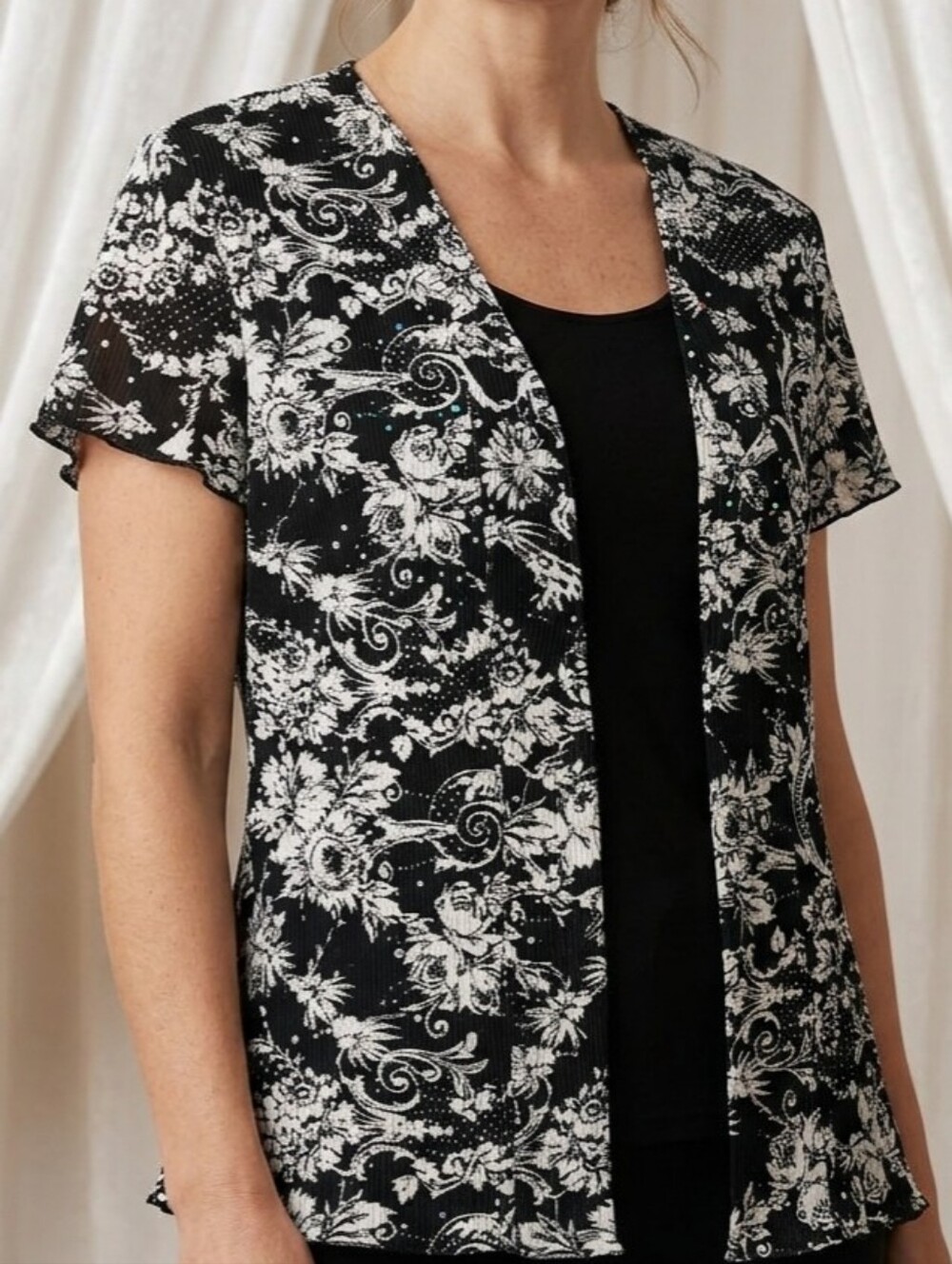 Brittany Black Short Sleeve Black & White Floral Open-Front & Tank Top Size L